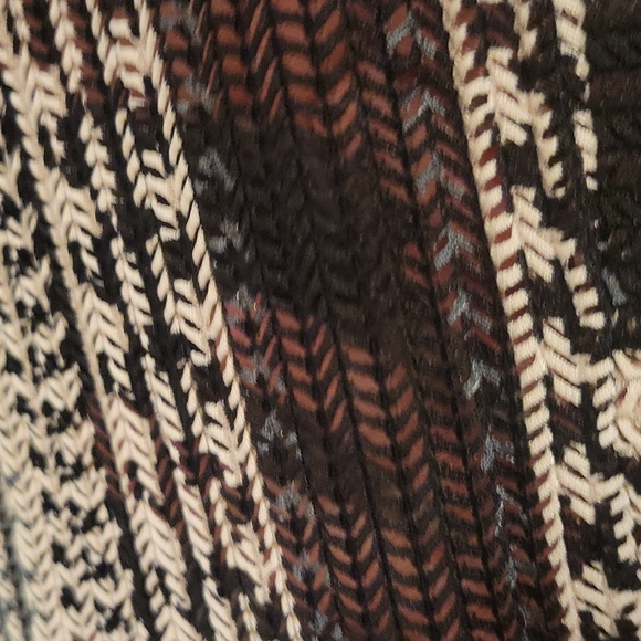 Crocheted Pattern Top - Picture 7 of 7